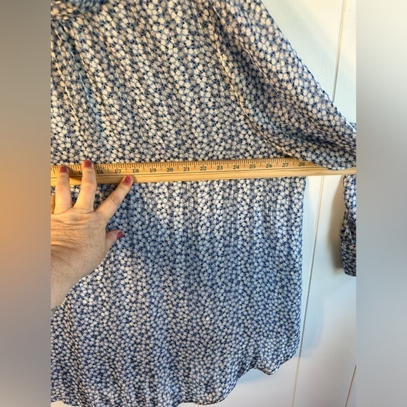 H & M Floral White and Blue Flowy Blouse Women’s Size XXL - Picture 7 of 10